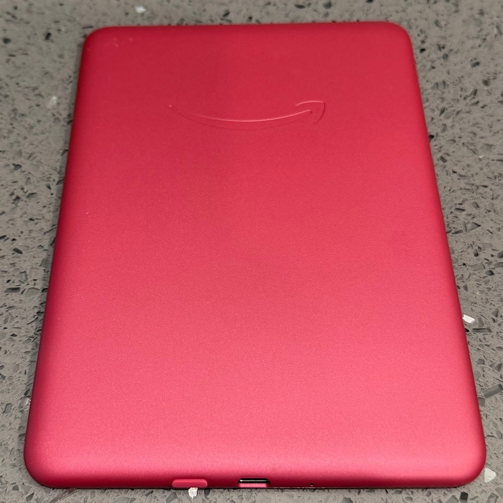 NWB Kindle Paperwhite Signature Edition,12th Gen 32GB,Metallic Raspberry - Picture 5 of 6
